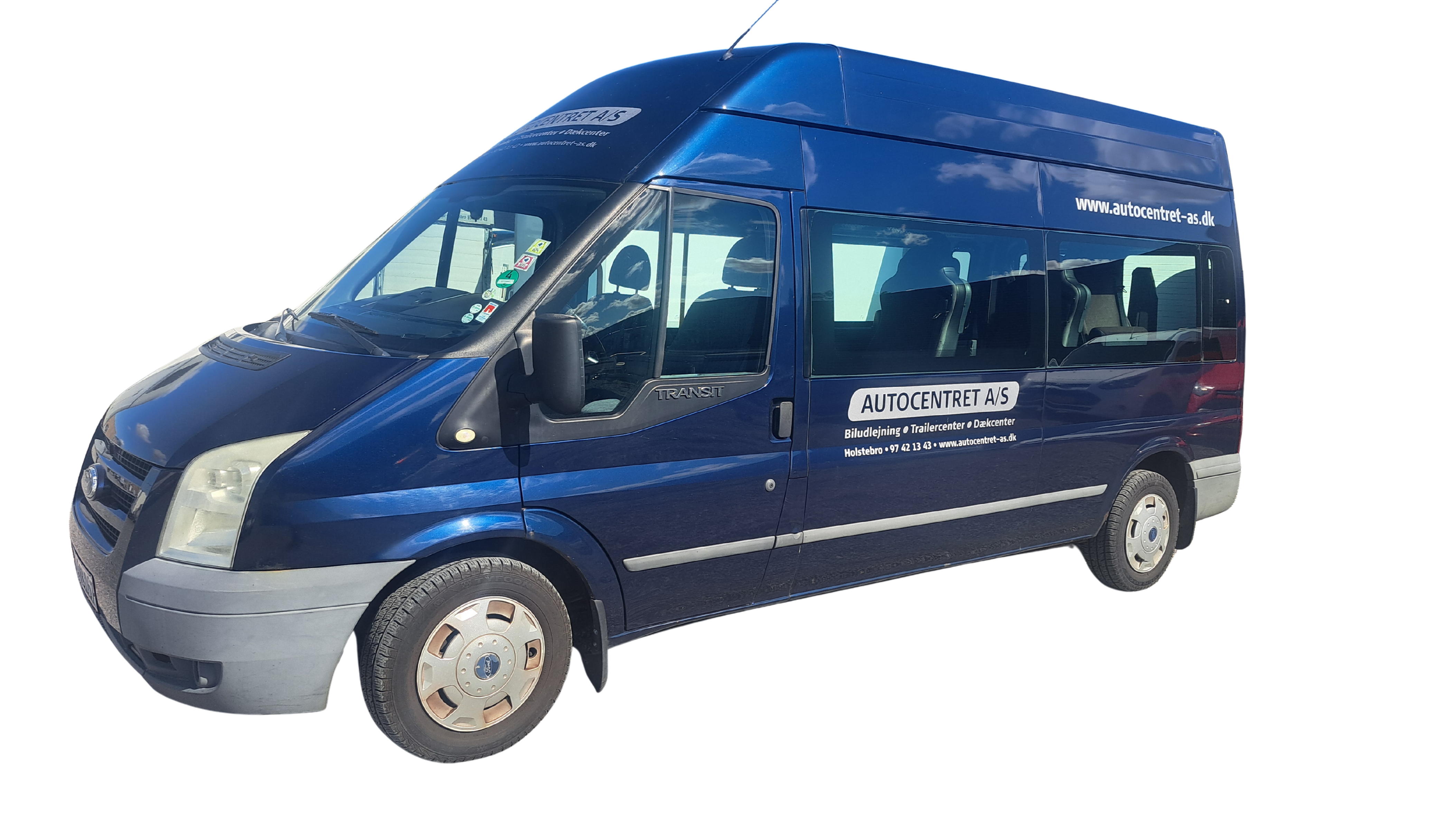 Ford Transit bus til lille kørekort. Udstyret med lift til kørestole